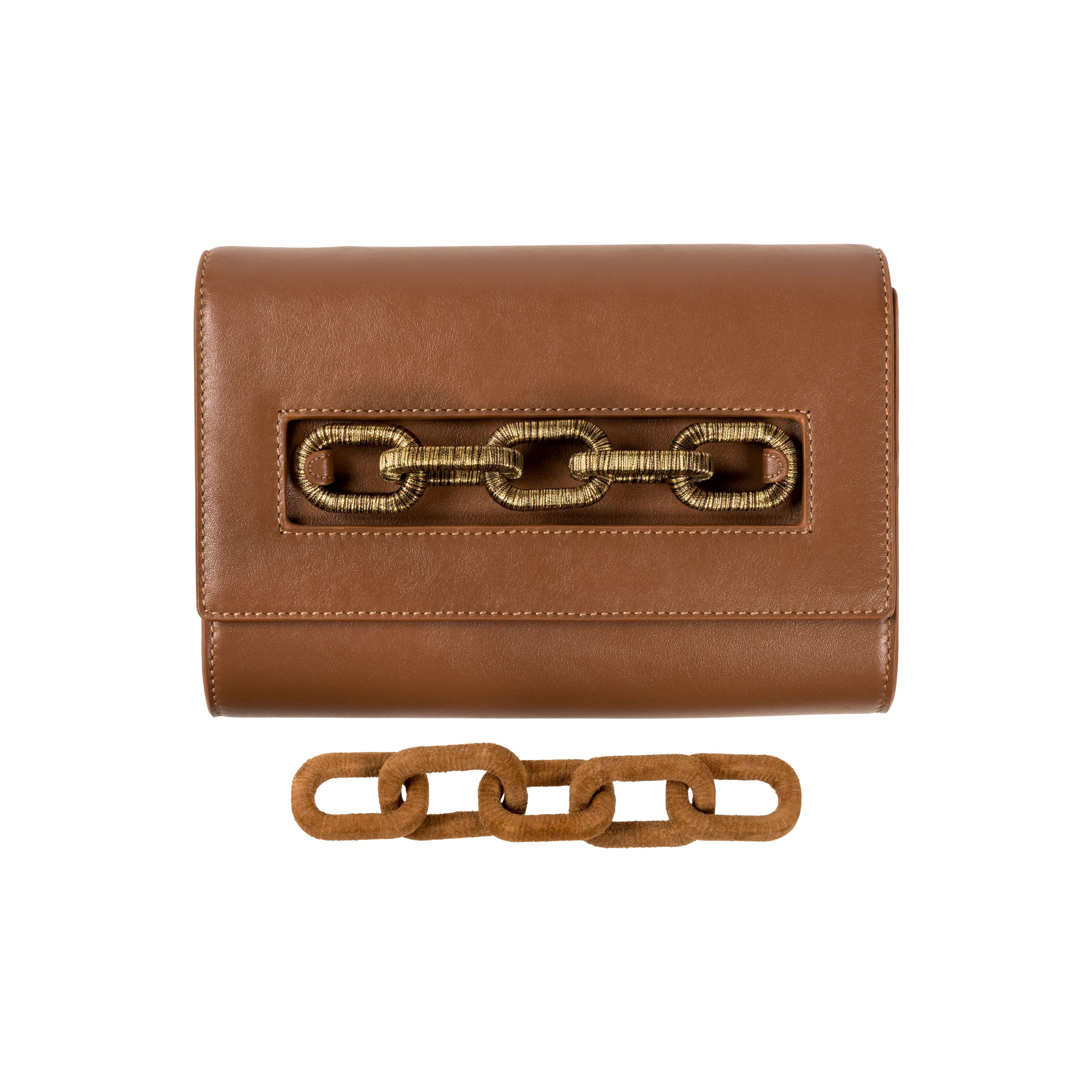 Catena Day to Night Camello Bag in luxurious brown leather with gold chain detail and top closure.