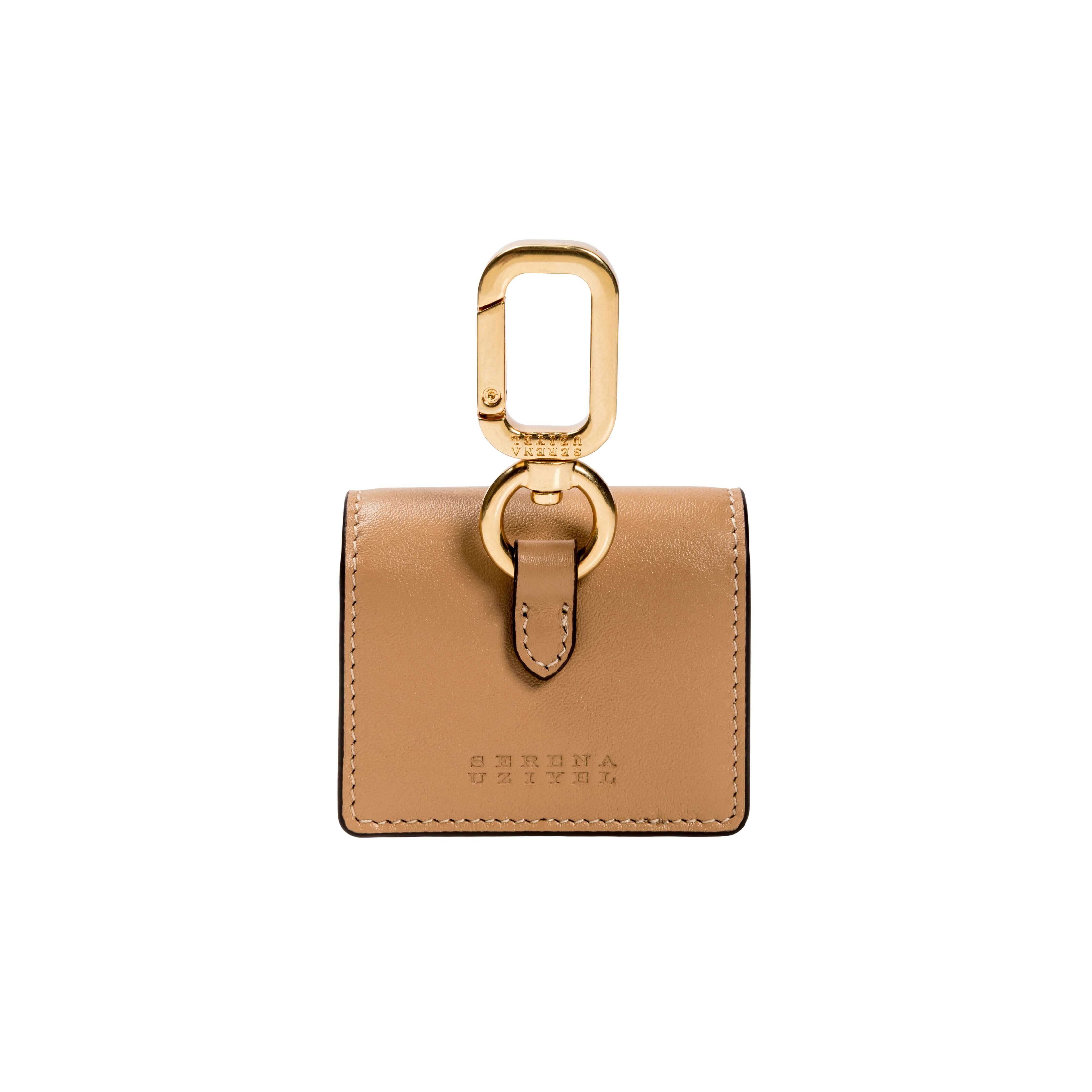 Catena Notte Cappucino AirPods case in tan leather with gold clasp, stylish and functional accessory for your earbuds.