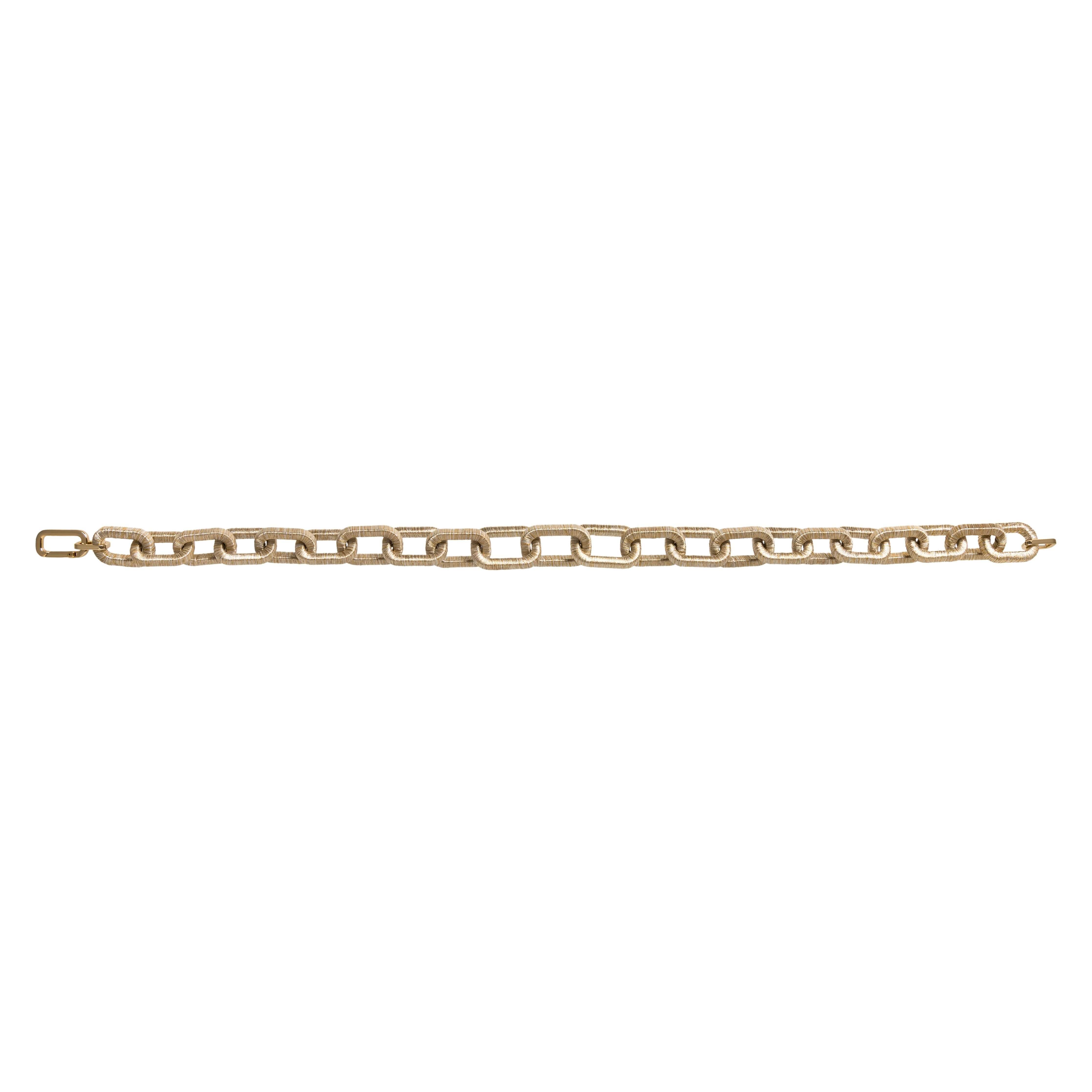 Elegant Catena necklace in gold, showcasing a stylish linked design, perfect for any occasion.